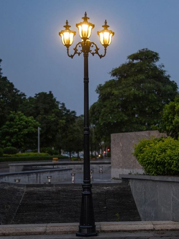 Royal Garden 3-Head Outdoor Lamp luxury