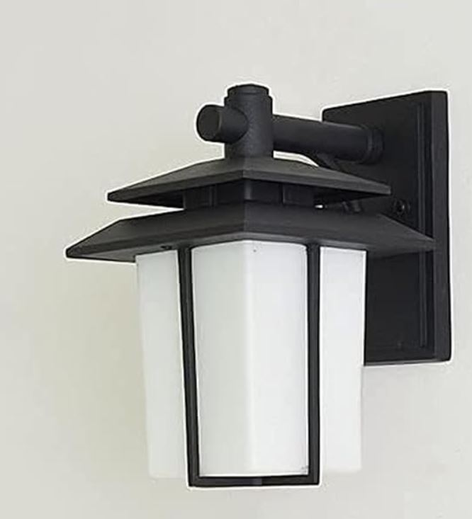 Iron Cast Outdoor Wall Light off